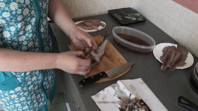 Как быстро очистить рыбу от костей (очень просто) смотреть онлайн