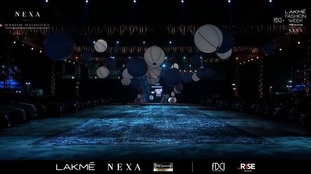 Manish Malhotra | Bridal Couture,2021 | Drive-In Fashion Show | Kiara Advani & Kartik Aaryan