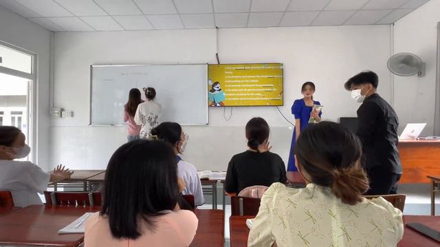 Demo teaching - Present simple and Present continuous - Group 1 смотреть онлайн