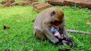 Mom Dana Torturing baby Daniela too hard, Daniela nearly coma by mom step on her noses