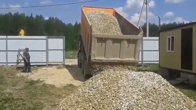 УралАвтоСтрой. Доставка щебня мраморного фр.20-40 смотреть онлайн