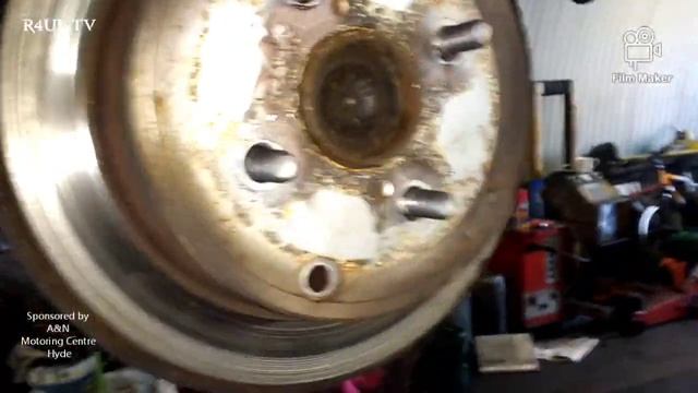 How to Replace Rear brake pads & Disc's on Toyota Corolla 2003 смотреть онлайн