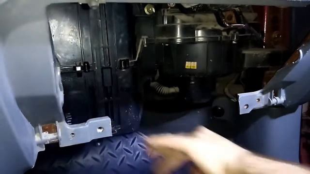 Замена салонного фильтра,Шевроле Авео 1.6-AT- USA. смотреть онлайн