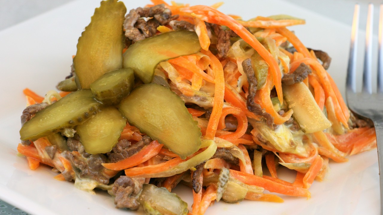 ПРОСТОЙ Салат ОБЖОРКА. Сытный и ОЧЕНЬ вкусный смотреть онлайн