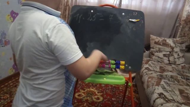 учемся решать примеры на 11 , идвухзначные числа на однозначный. смотреть онлайн