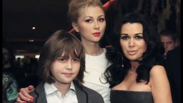 Анастасия Заворотнюк 2018 и ее клон: дочь Анна★Anastasia Zavorotnyuk 2018 and her daughter Anna смотреть онлайн