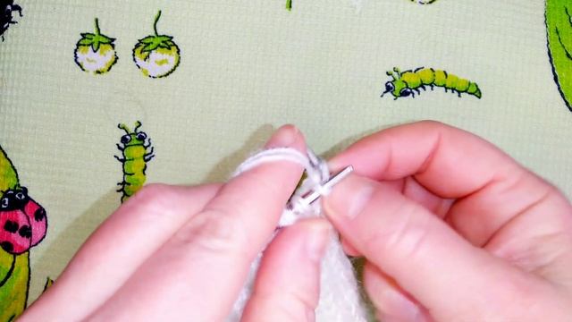 КАК СВЯЗАТЬ ШАРФ С КРАСИВЫМИ КРАЯМИ..ВЯЖЕМ СПИЦАМИ.МК смотреть онлайн