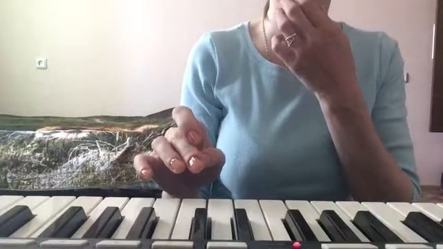 Кузнечик (бегает на заднем плане) смотреть онлайн