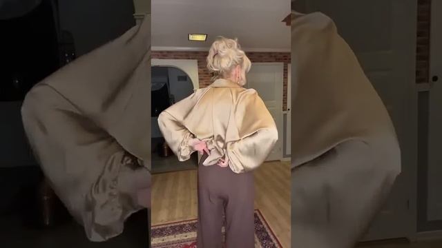Красивый силуэт. Лайфхак как заправить блузку #стиль #fashionhacks@yargaladodeya смотреть онлайн