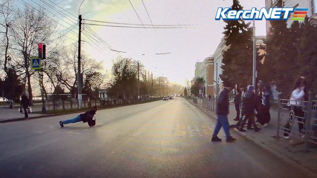 Приступ спорта настиг керчанина на пешеходном переходе смотреть онлайн