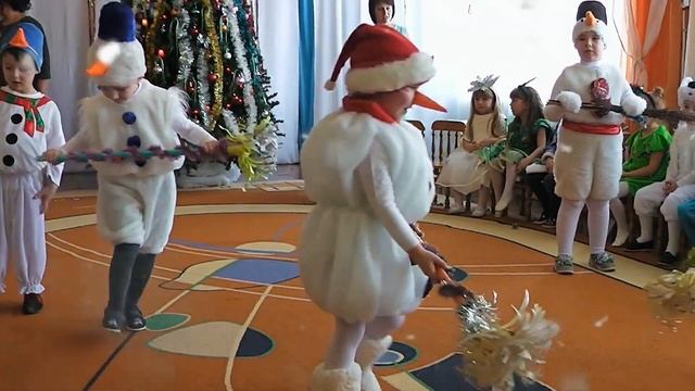 Танець Сніговичків / група "Бджілка" / садок "Росинка" смотреть онлайн