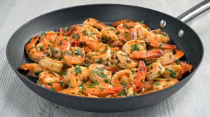 Вкусно, просто, быстро- ЖАРЕНЫЕ КРЕВЕТКИ С ЧЕСНОКОМ на сковороде за 10 минут.