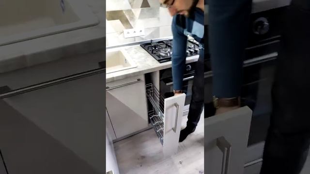 кухня. столешница плавно переходяшая в подоконник смотреть онлайн