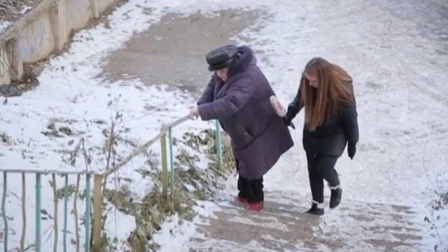 Последнее предупреждение: как много в Красноярске не очищенных от снега пешеходных зон смотреть онлайн