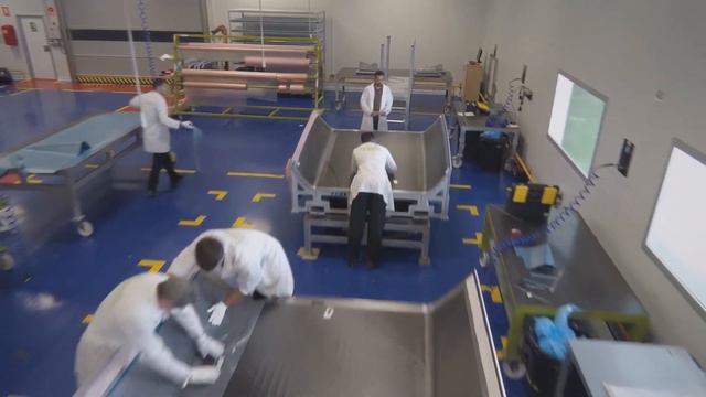 Илон Маск показал капсулу Hyperloop смотреть онлайн