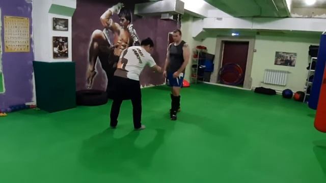 Тренировки с Кру Алеком. Защита от ударов ногами. смотреть онлайн