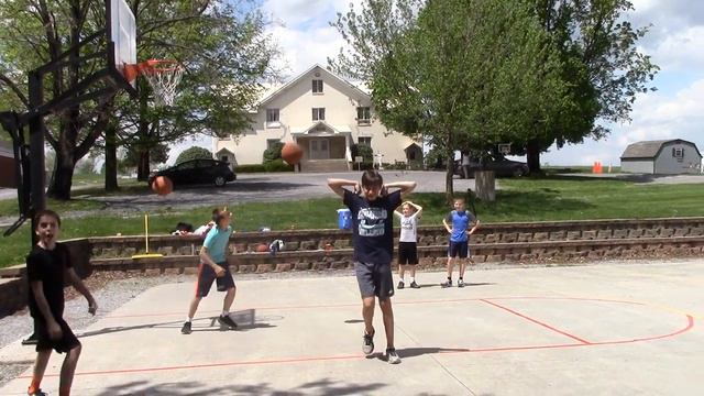 Pickup Basketball Competion! смотреть онлайн