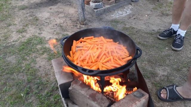Плов в казане на костре #какприготовить #кухнябородача #рецепты #пловвказане #пловрецепт #дача смотреть онлайн