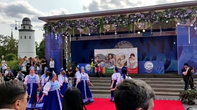 русский хоровод у стен Кремля смотреть онлайн