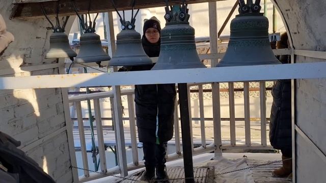 Меньков Дмитрий, колокольный звон в храме Успения Божьей Матери на Городке на 23 февраля смотреть онлайн