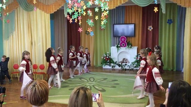 С праздником 8-го марта. Детский сад 94 Гродно ч.1 смотреть онлайн