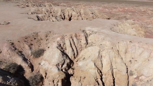 White Stupa Dundgobi (Middle-gobi) province of Mongolia. Цагаан суварга, дундговь аймаг смотреть онлайн