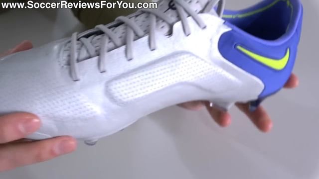 This football boot has NO COMPETITION! смотреть онлайн