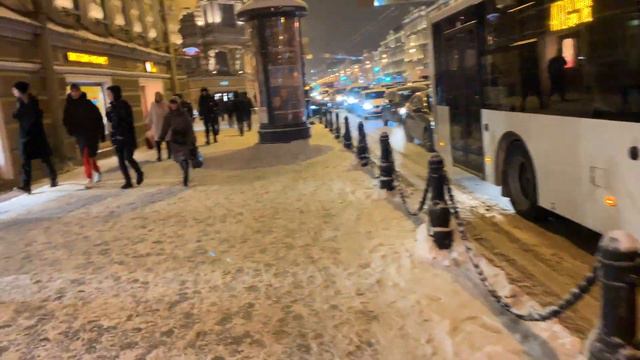 The first night videotest for iPhone XR. 4k 60 Fps video. первый тест видео iphone XR смотреть онлайн