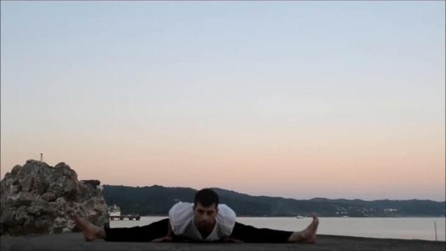 Выход в стойку на руках. Йога и баланс смотреть онлайн