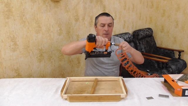 Пневмостеплер" Патриот"/ Сбиваем рамки смотреть онлайн