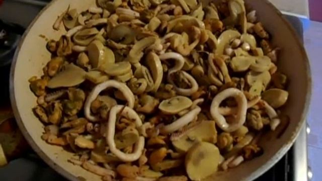 Паста с морепродуктами в сливочном соусе смотреть онлайн