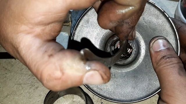 Как поменять подшипники на заднем вариаторе (сцеплении) скутера смотреть онлайн