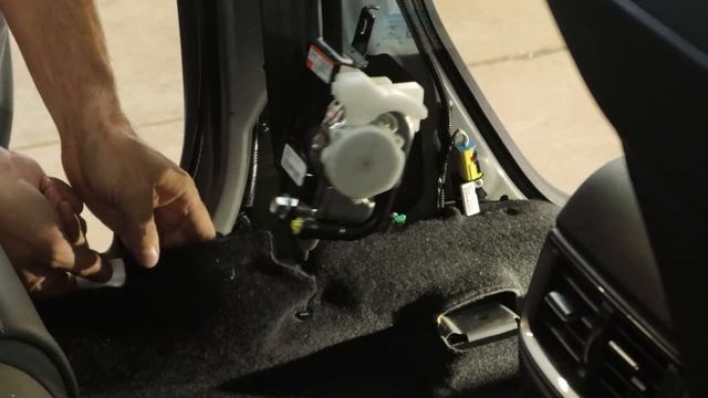 Rebuilding a T-boned Honda CRV смотреть онлайн