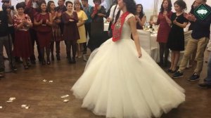 Танец невесты и жениха на подносе I Йәштәр бейеүе