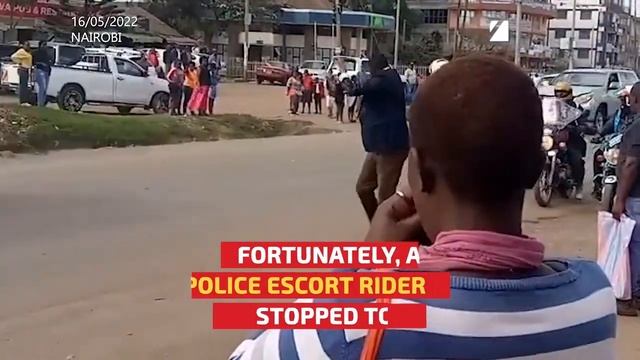 Ruto's Bodyguard Falls Off Speeding Car смотреть онлайн