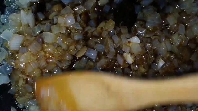 Салат из свёклы с жареным луком и соевым соусом смотреть онлайн