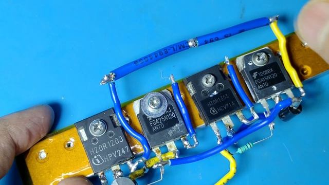 I make 6000W POWERFUL 12V To 220V Inverter at home using IGBT and UPS Transformer смотреть онлайн