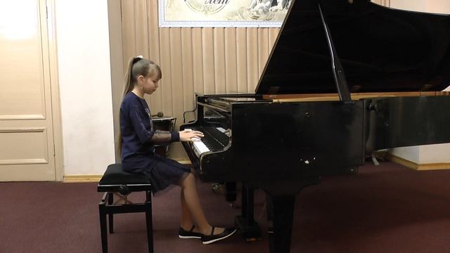 Карина Киндякова 11 лет - Вариации на русскую песню "Вдоль по улице метелица метет" А.Дюбюк смотреть онлайн