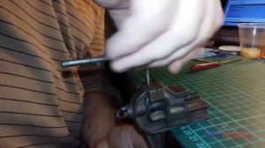 нарезка вручную резьбы плашкой