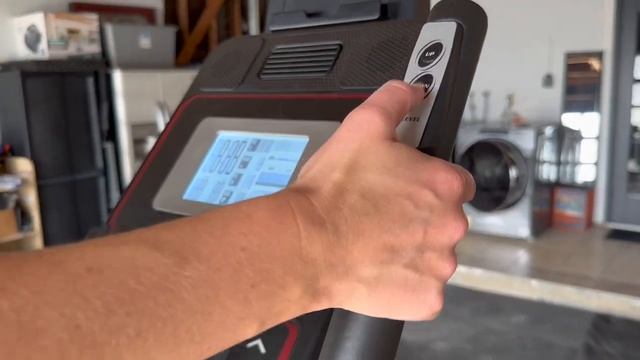 Get Fit With The Sole Fitness E25 Home Elliptical Machine! смотреть онлайн