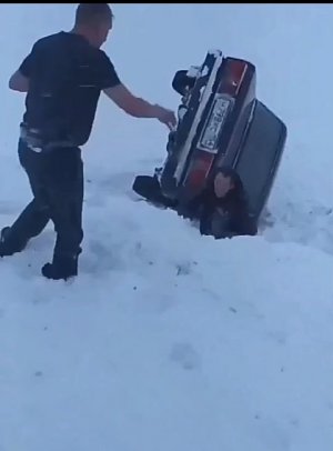 Больше волновало где водка а не то что перевернулись на жиге ехали 160км/ч на ваз 2106