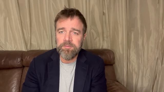 Pourquoi doit-on être tous solidaires les uns avec les autres, et les uns pour les autres. смотреть онлайн