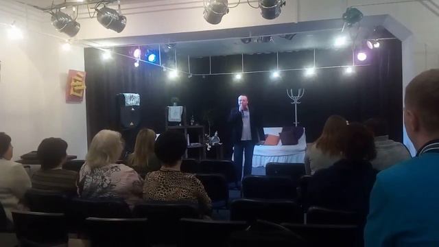 Исполнение авторской песни "Дама осень", автор-исполнитель Алмаз Тимуршин смотреть онлайн