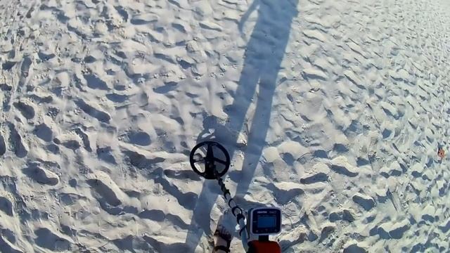 ЭТО ЖЕ НАДО ТАКОЕ НАЙТИ! Пляжный поиск ЗОЛОТА с металлоискателем на Азовском побережье! смотреть онлайн
