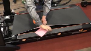 Тех обслуживание беговой дорожки. Смазка полотна. Натяжение вала.