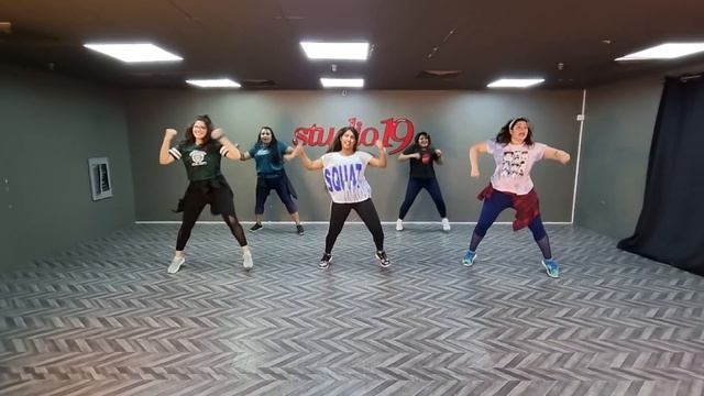 DADDY MUMMY DANCE WORKOUT #aryabalakrishnan #weightloss смотреть онлайн