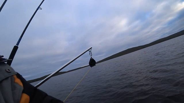 Рыбалка в КАРЕЛИИ на ПЯОЗЕРЕ!!! КУМЖА АТАКУЕТ! смотреть онлайн