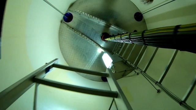 Ветряной генератор, поднялся на самый верх! смотреть онлайн