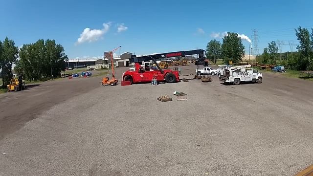 CVS Ferrari Reach Stacker: Watch the time-lapse assembly смотреть онлайн