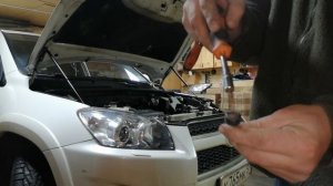 Рав4 ха30. Как (снять) достать переднюю фару.